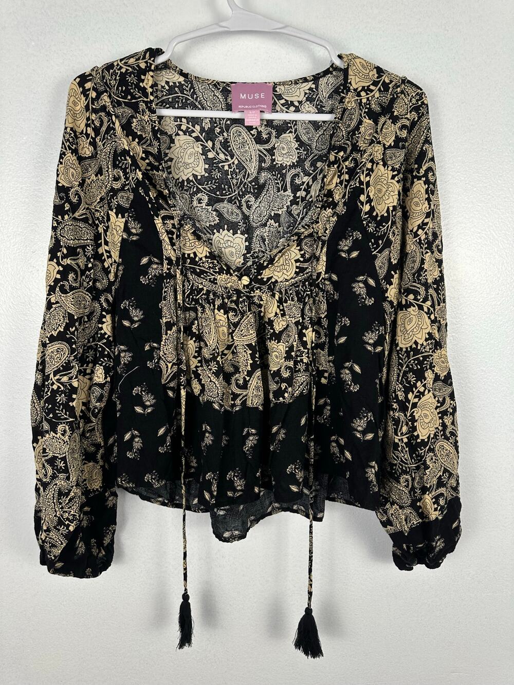 Muse bohemian top black/beige paisley print tassel ties at the neckline Small